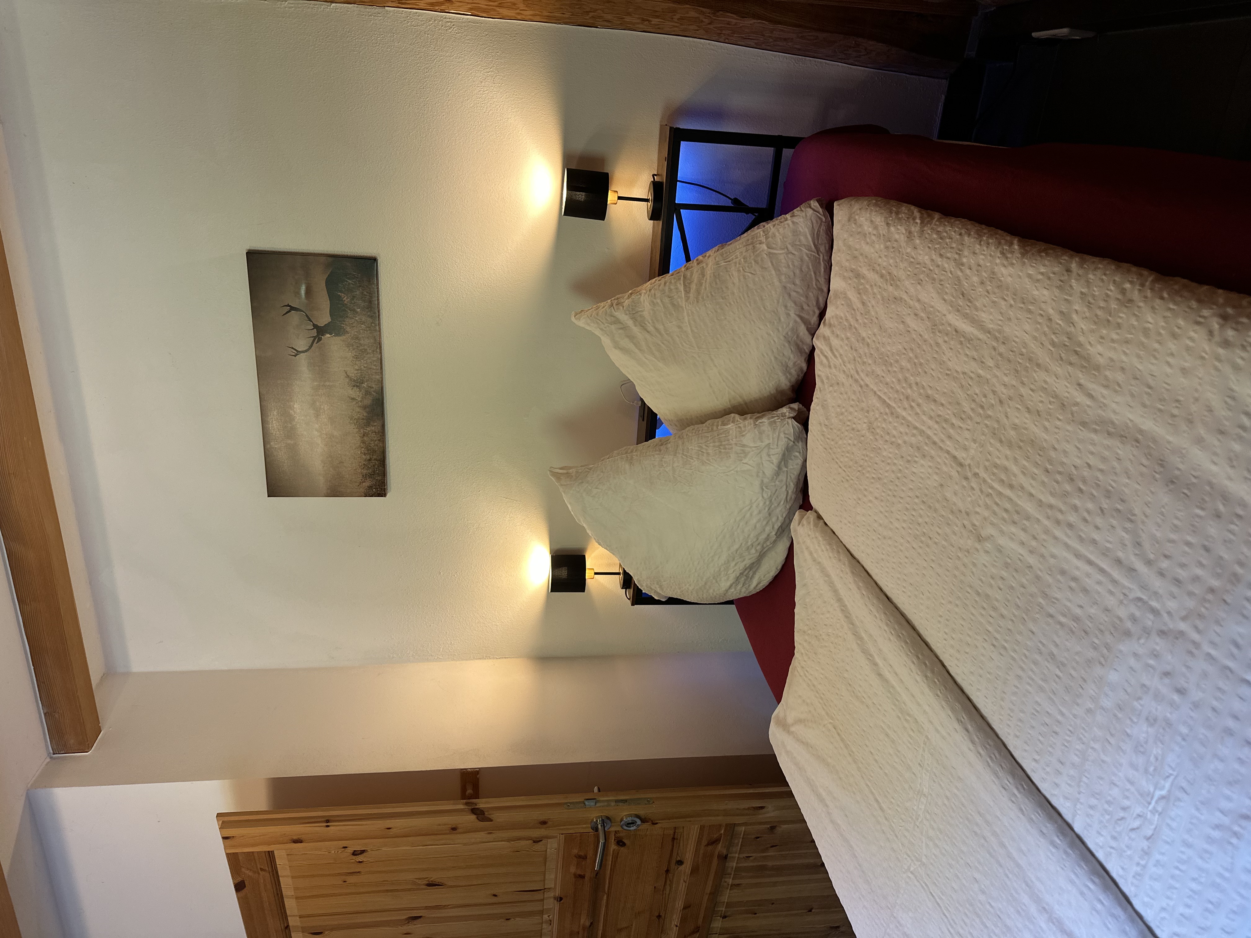 Schönes, Schlafzimmer im Erdgeschoss.