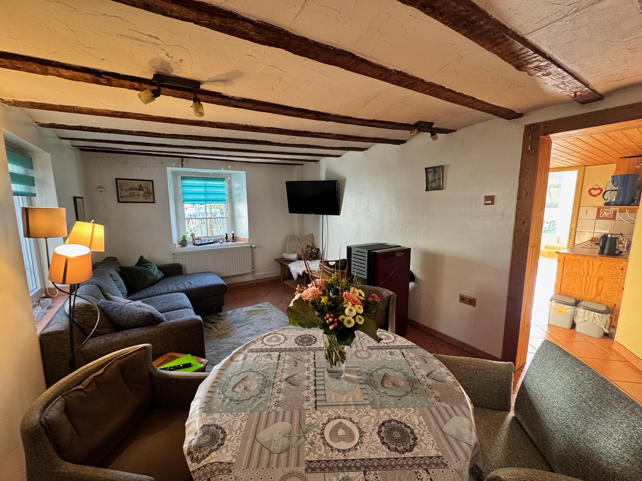 Gemütliches Wohnzimmer mit Ofen