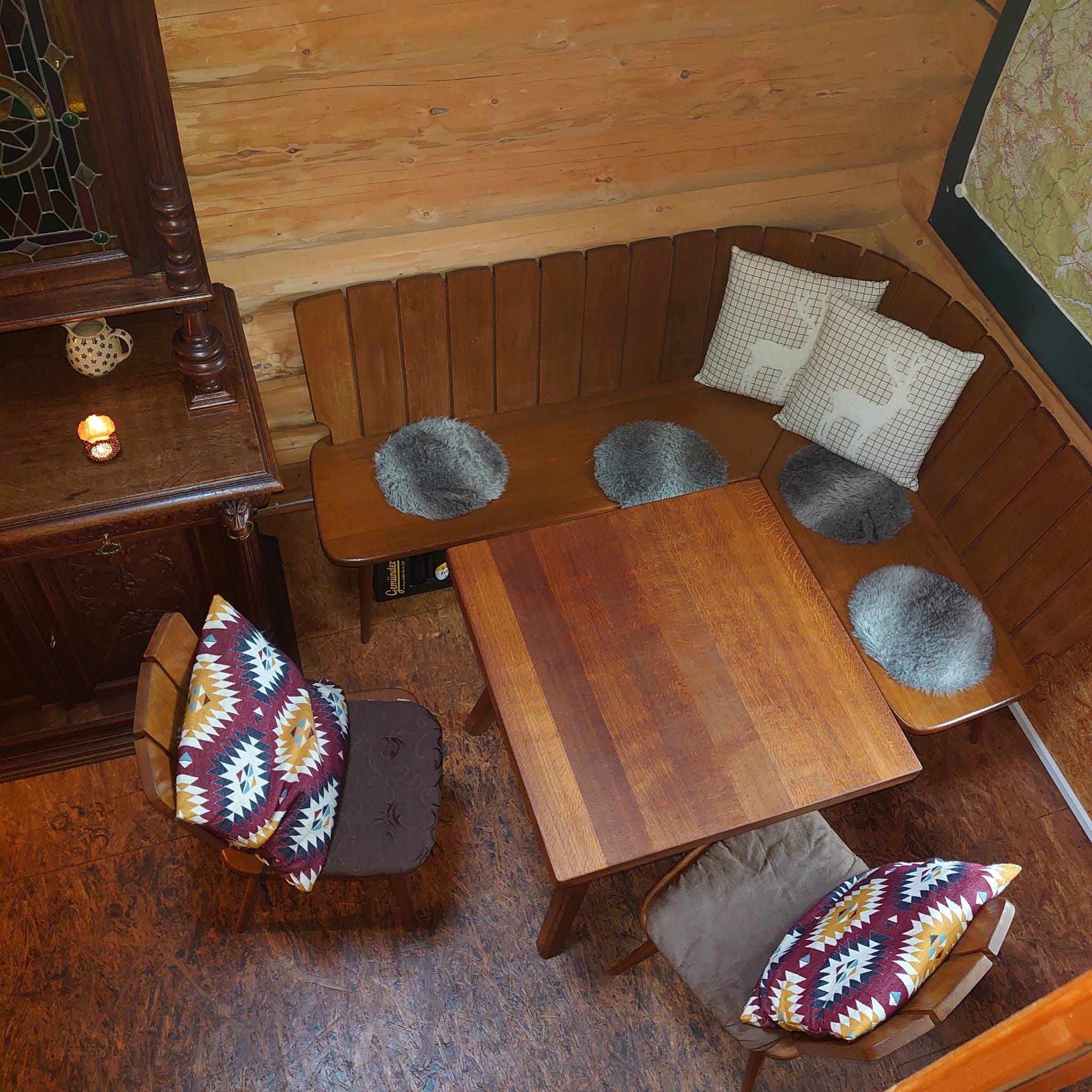 Die Trekkinghütte läd ein zur zünftigen Brotzeit.